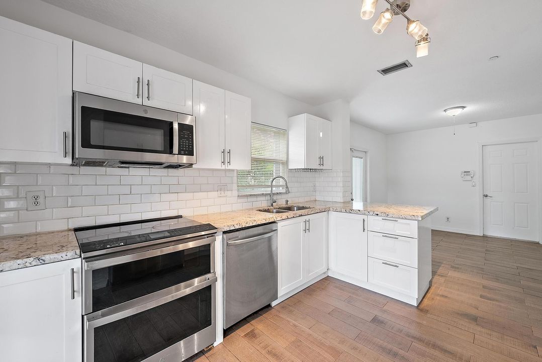 For Rent: $3,600 (4 beds, 2 baths, 1642 Square Feet)