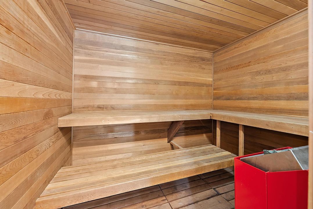 For Rent: $3,600 (4 beds, 2 baths, 1642 Square Feet)