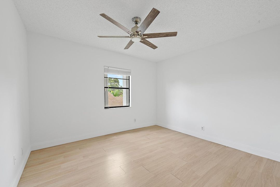 For Rent: $3,600 (4 beds, 2 baths, 1642 Square Feet)