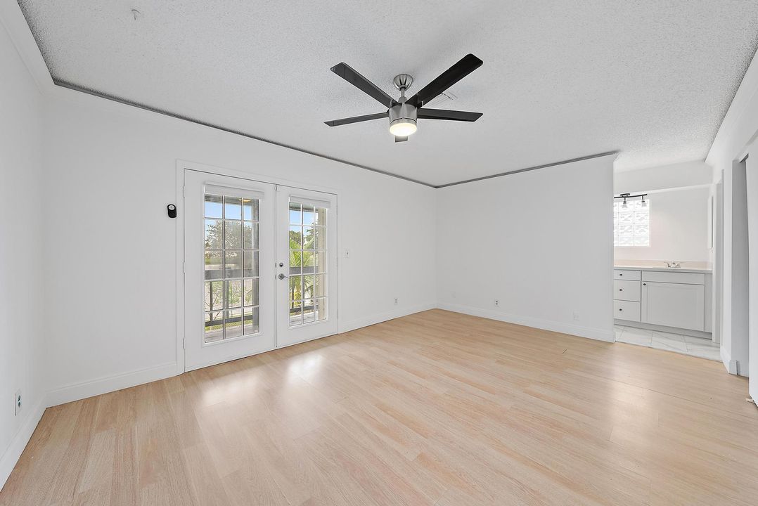 For Rent: $3,600 (4 beds, 2 baths, 1642 Square Feet)