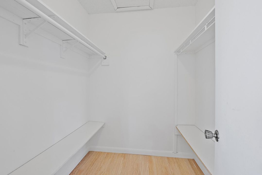 For Rent: $3,600 (4 beds, 2 baths, 1642 Square Feet)