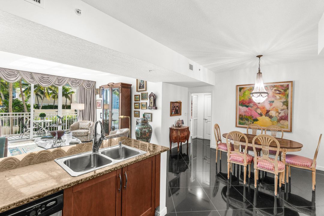 En Venta: $469,500 (2 camas, 2 baños, 1230 Pies cuadrados)