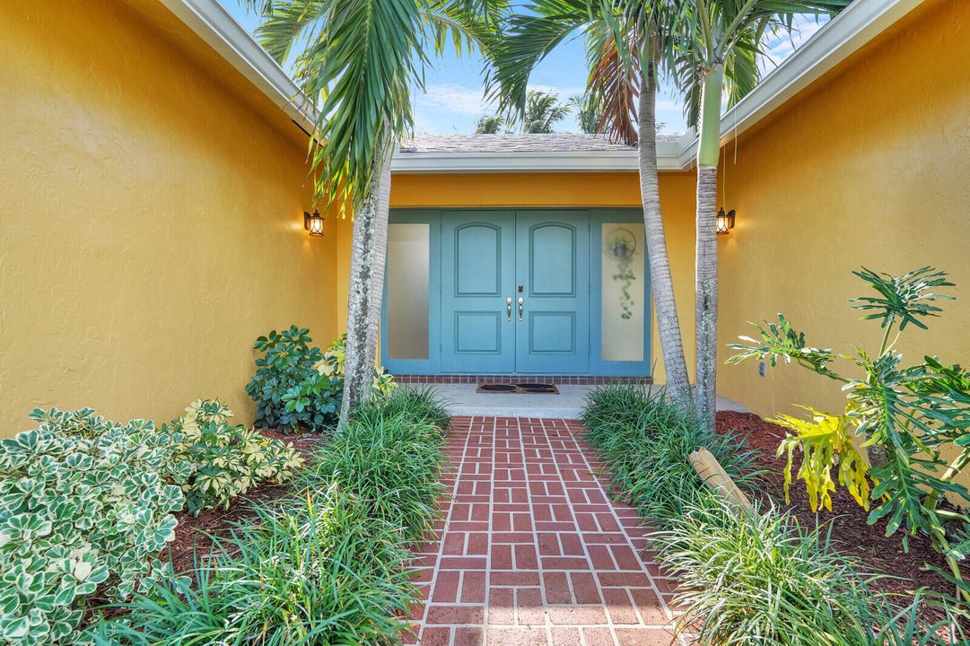 Под контрактом: $4,995 (3 спален, 2 ванн, 1765 Квадратных фут)