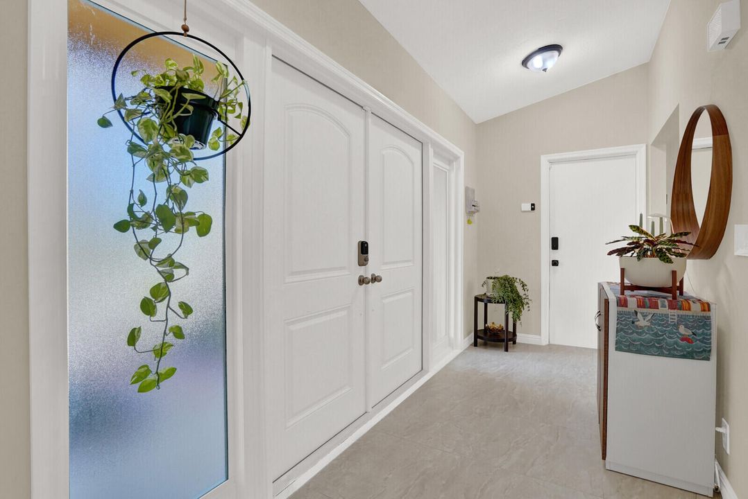 Под контрактом: $4,995 (3 спален, 2 ванн, 1765 Квадратных фут)