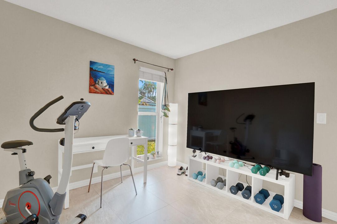 Под контрактом: $4,995 (3 спален, 2 ванн, 1765 Квадратных фут)