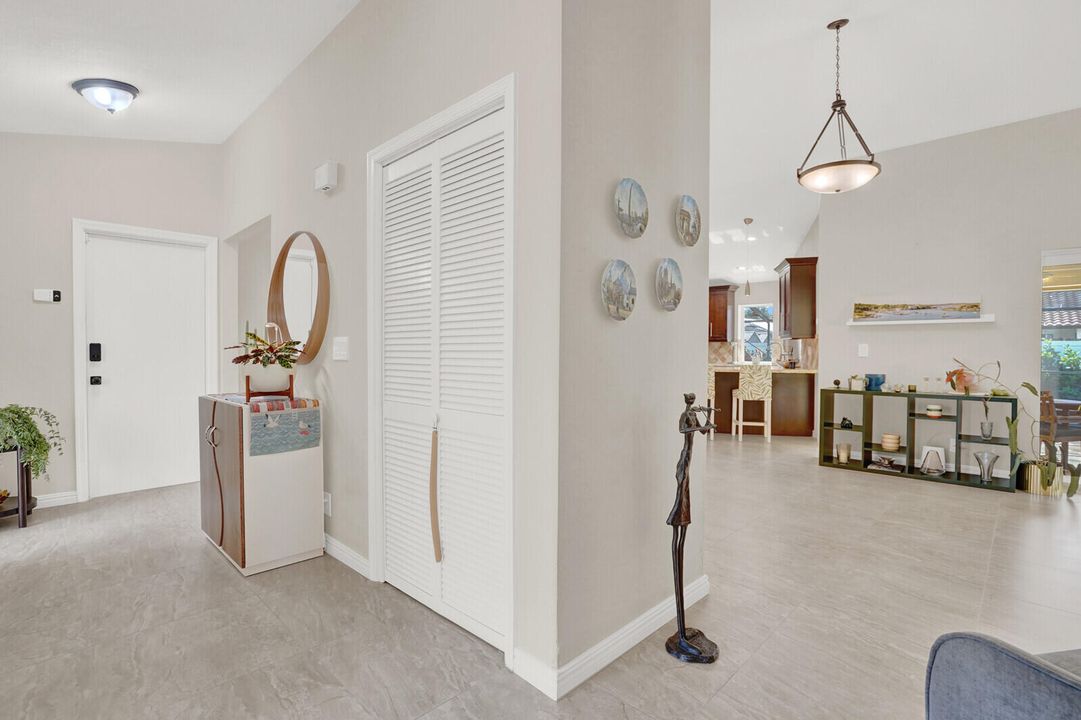 Под контрактом: $4,995 (3 спален, 2 ванн, 1765 Квадратных фут)