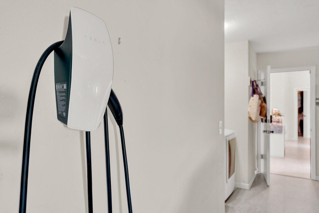 Под контрактом: $4,995 (3 спален, 2 ванн, 1765 Квадратных фут)