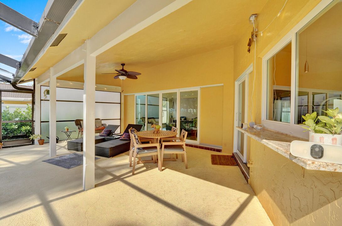 Под контрактом: $4,995 (3 спален, 2 ванн, 1765 Квадратных фут)