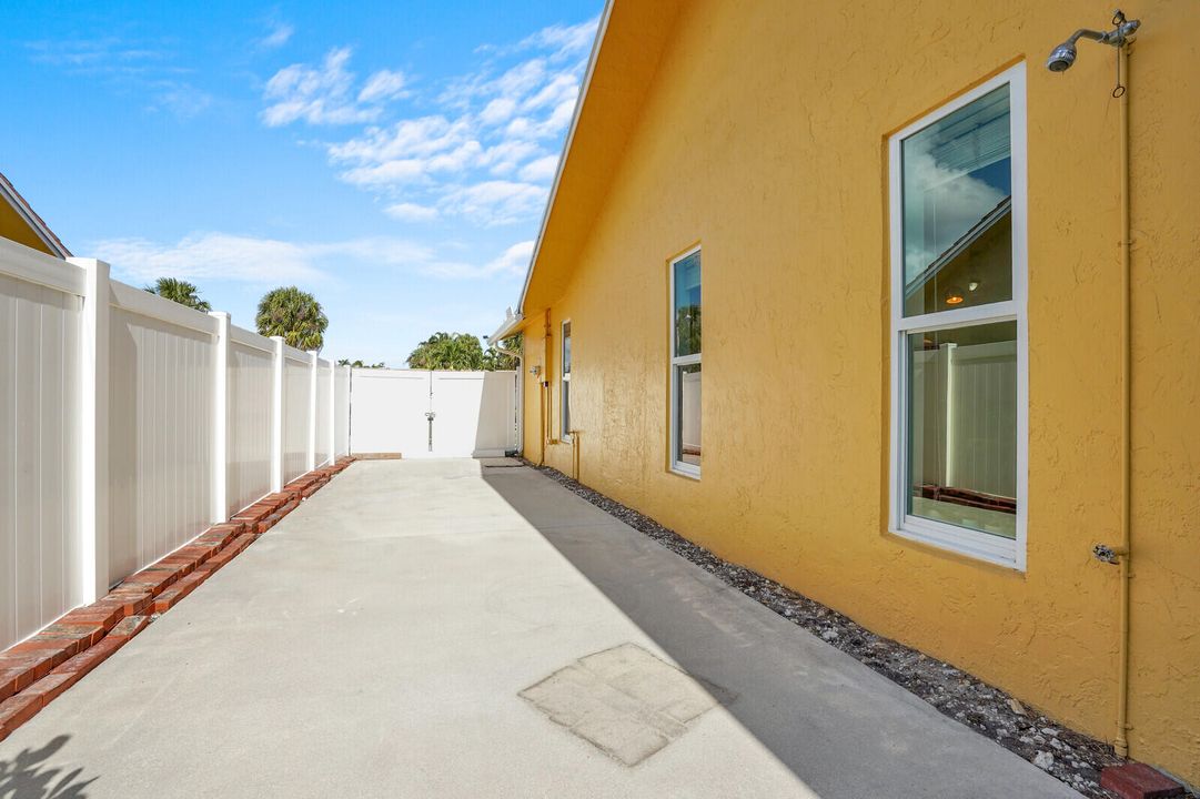 Под контрактом: $4,995 (3 спален, 2 ванн, 1765 Квадратных фут)