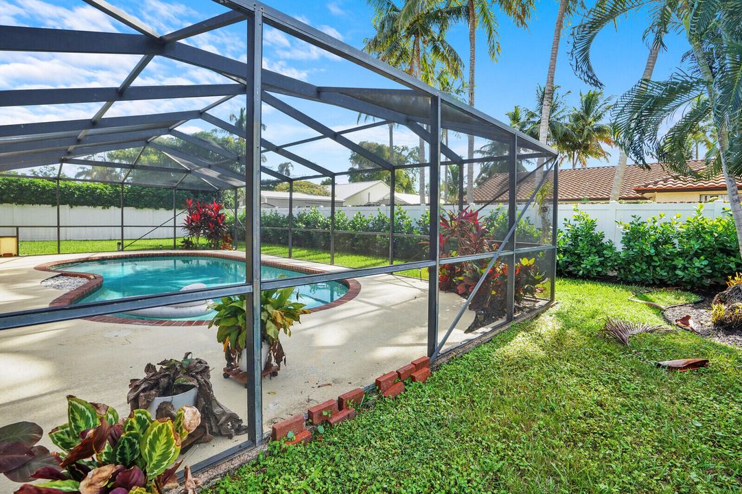 Под контрактом: $4,995 (3 спален, 2 ванн, 1765 Квадратных фут)