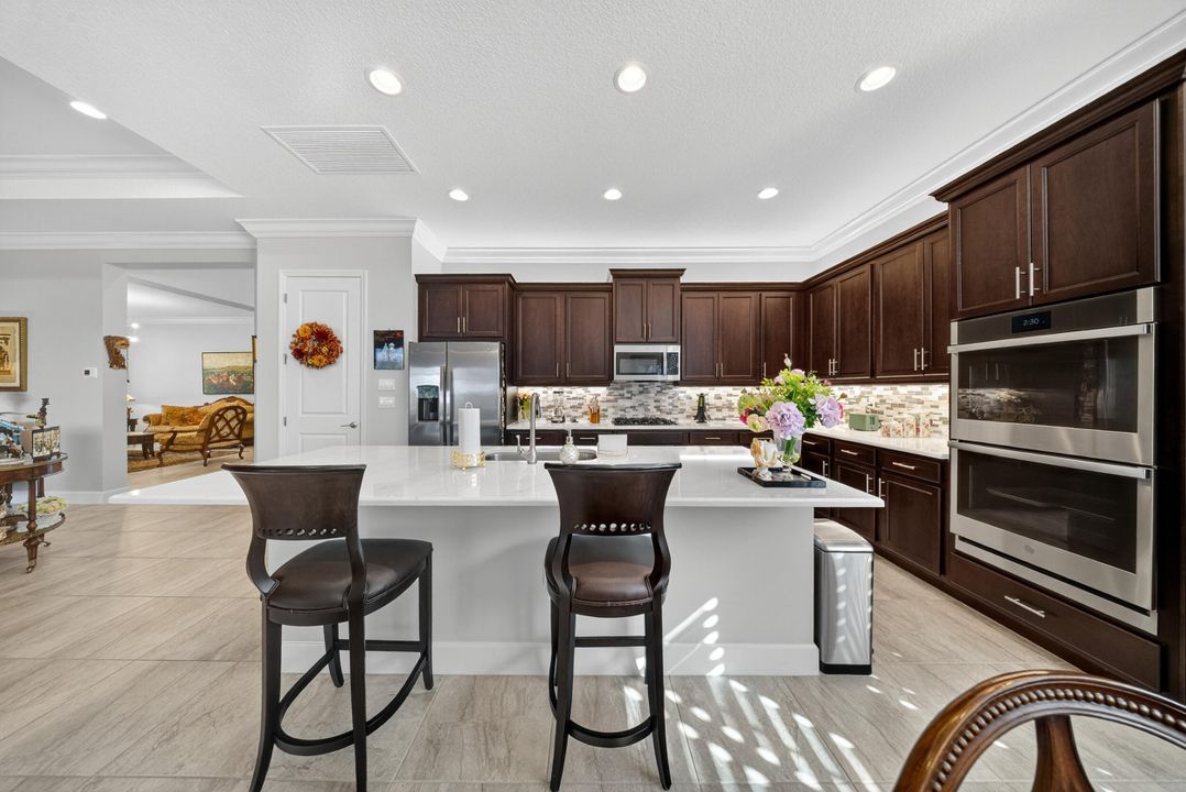 For Sale: $899,000 (2 beds, 3 baths, 2740 Square Feet)