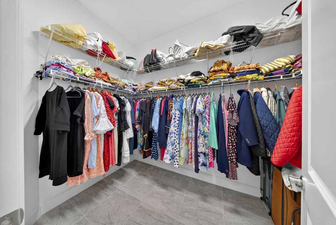 For Sale: $899,000 (2 beds, 3 baths, 2740 Square Feet)