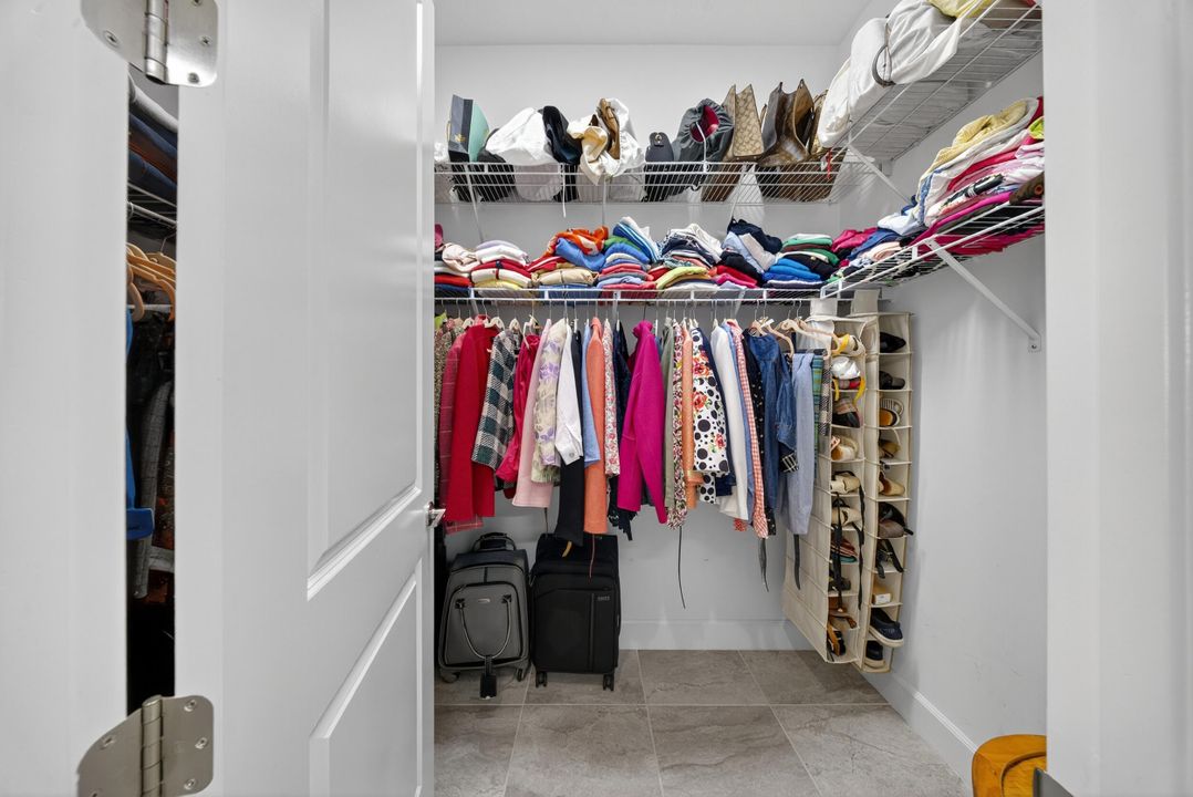 For Sale: $899,000 (2 beds, 3 baths, 2740 Square Feet)