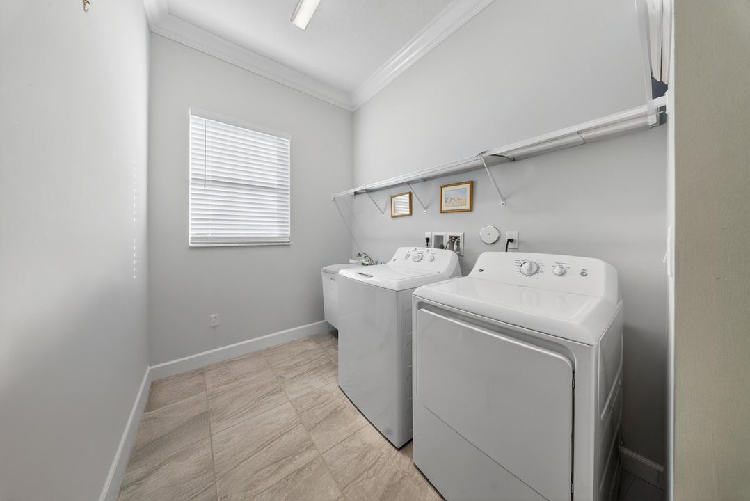 For Sale: $899,000 (2 beds, 3 baths, 2740 Square Feet)