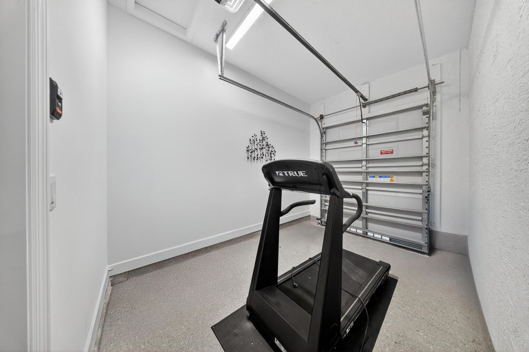 For Sale: $899,000 (2 beds, 3 baths, 2740 Square Feet)