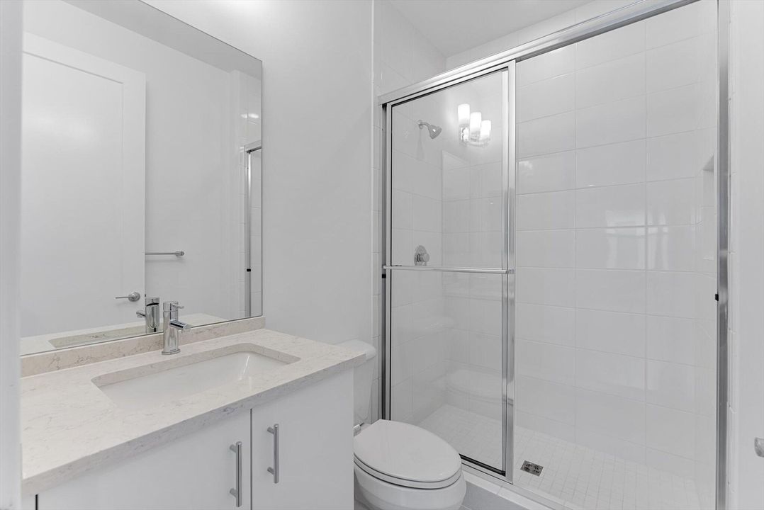 En Venta: $2,095,000 (5 camas, 5 baños, 3882 Pies cuadrados)