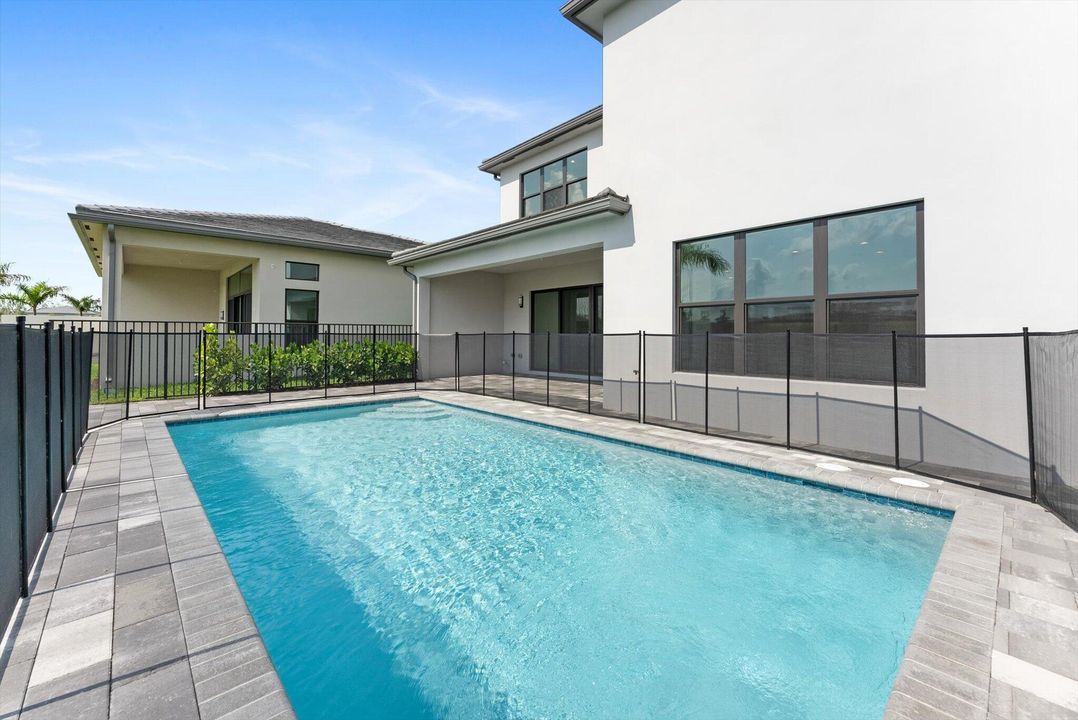 En Venta: $2,095,000 (5 camas, 5 baños, 3882 Pies cuadrados)