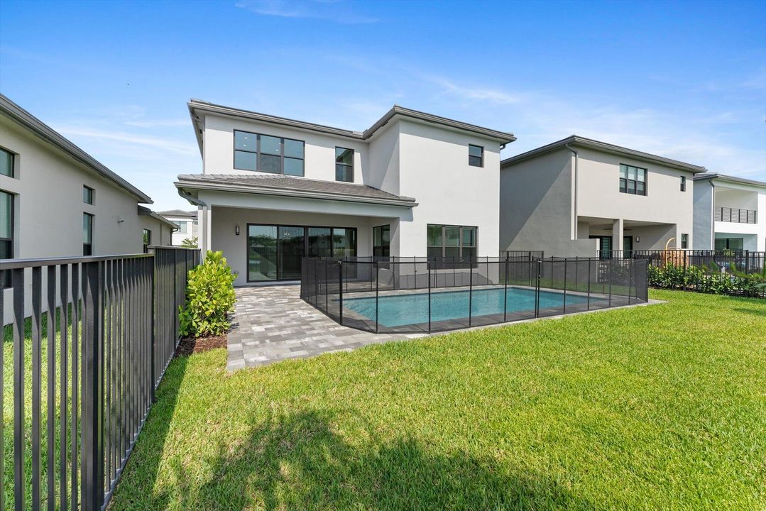 En Venta: $2,095,000 (5 camas, 5 baños, 3882 Pies cuadrados)