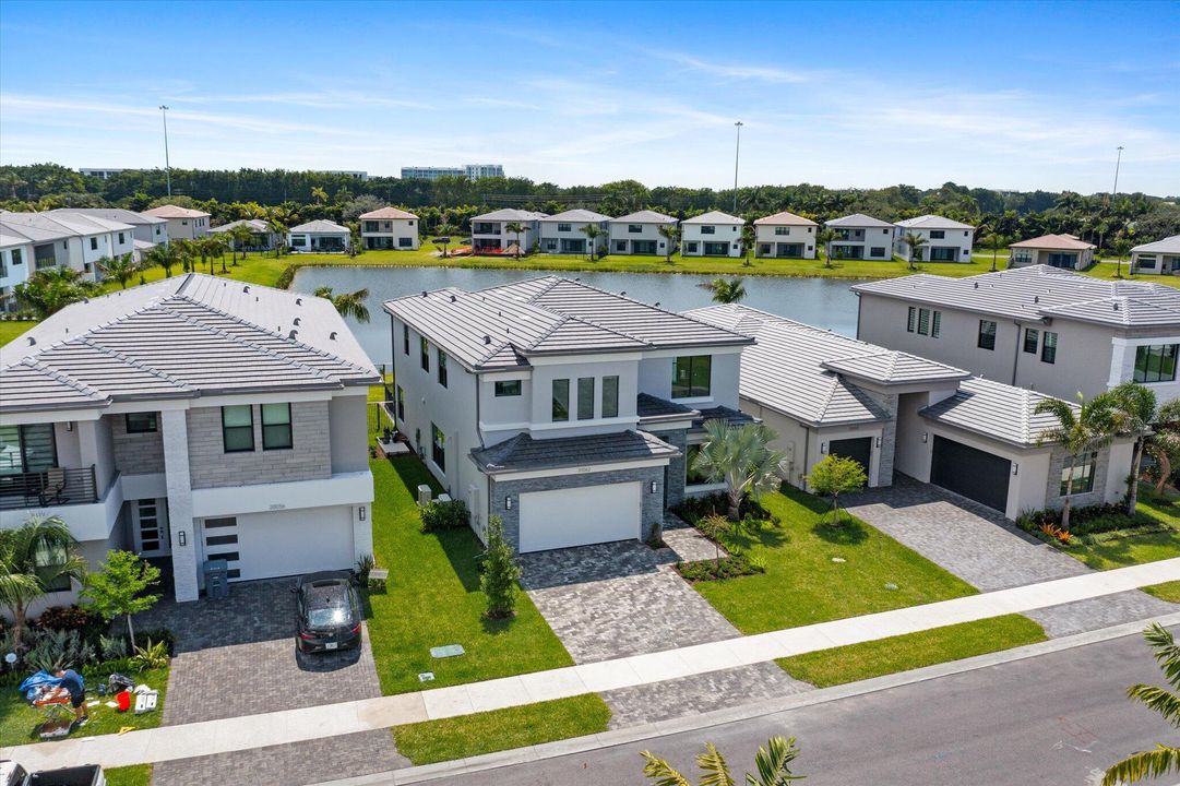 En Venta: $2,095,000 (5 camas, 5 baños, 3882 Pies cuadrados)