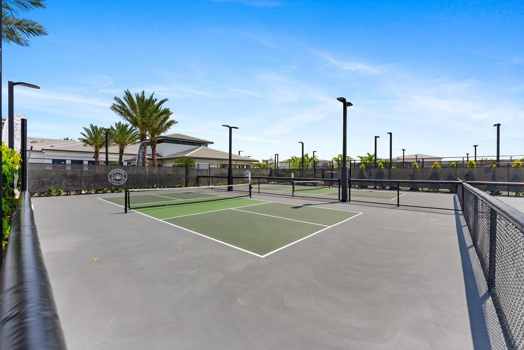 En Venta: $2,095,000 (5 camas, 5 baños, 3882 Pies cuadrados)