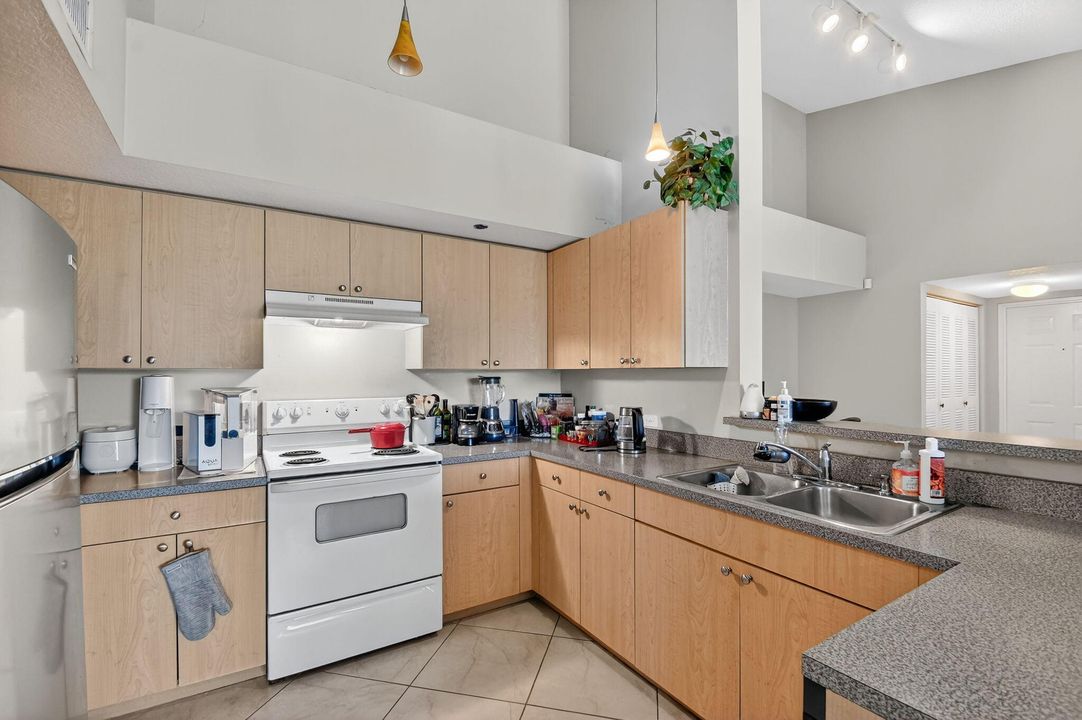 En Venta: $275,000 (2 camas, 2 baños, 1008 Pies cuadrados)