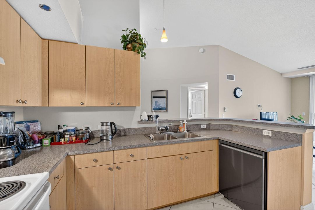 En Venta: $275,000 (2 camas, 2 baños, 1008 Pies cuadrados)