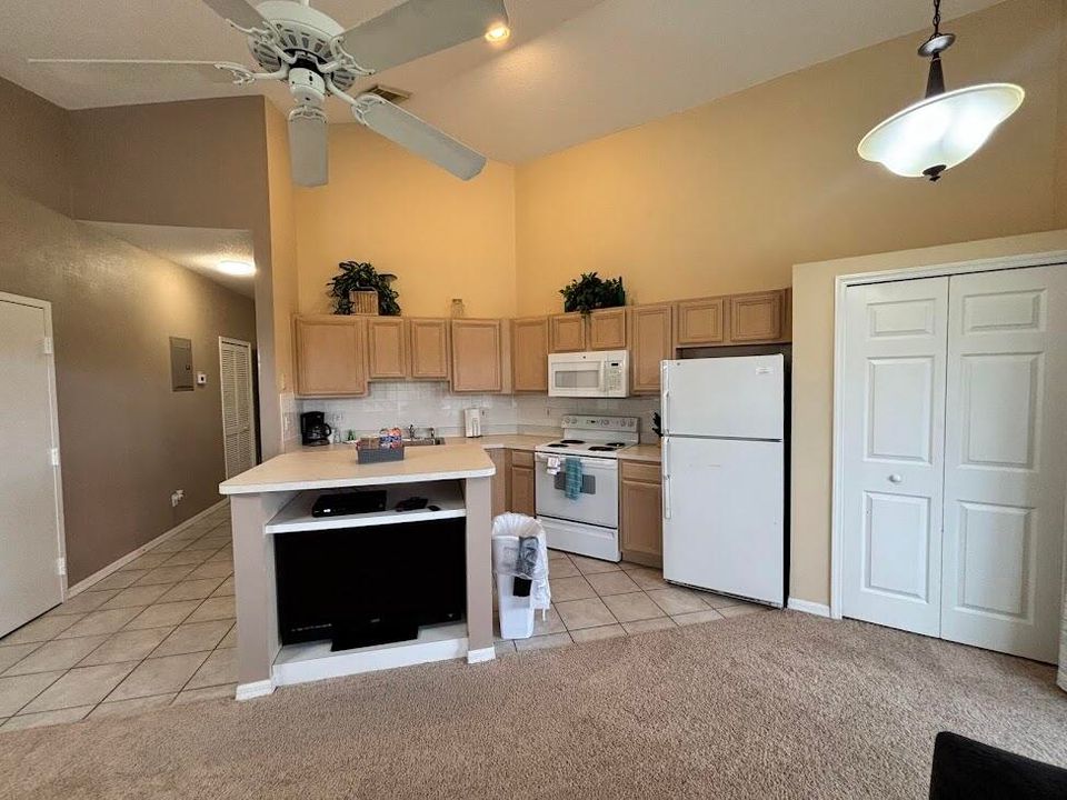 На продажу: $299,000 (2 спален, 2 ванн, 1196 Квадратных фут)