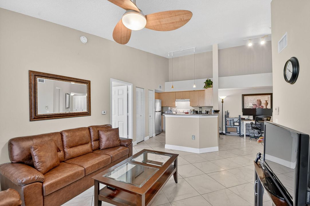 En Venta: $275,000 (2 camas, 2 baños, 1008 Pies cuadrados)