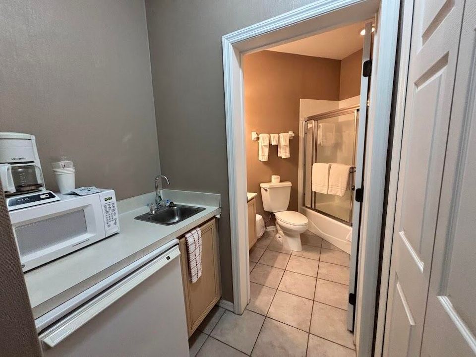 На продажу: $299,000 (2 спален, 2 ванн, 1196 Квадратных фут)