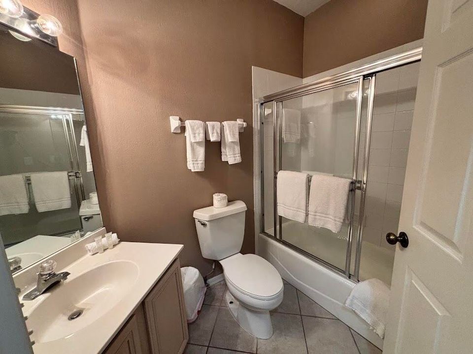 На продажу: $299,000 (2 спален, 2 ванн, 1196 Квадратных фут)