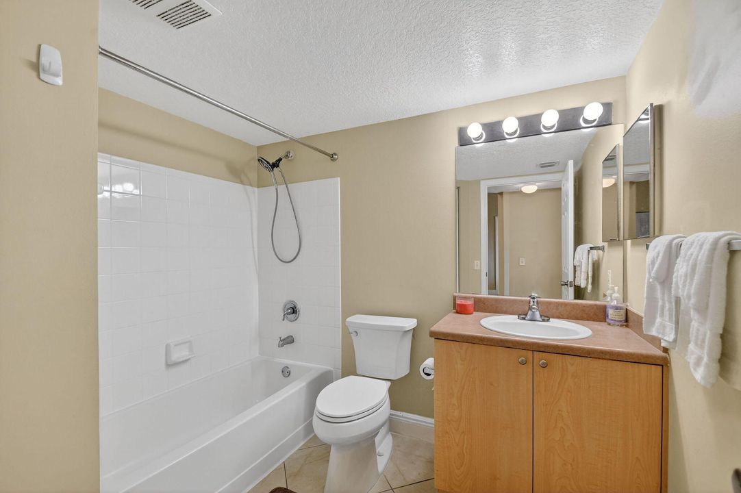 En Venta: $275,000 (2 camas, 2 baños, 1008 Pies cuadrados)