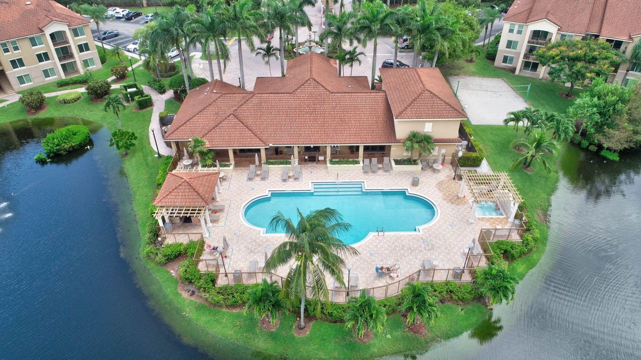 En Venta: $275,000 (2 camas, 2 baños, 1008 Pies cuadrados)