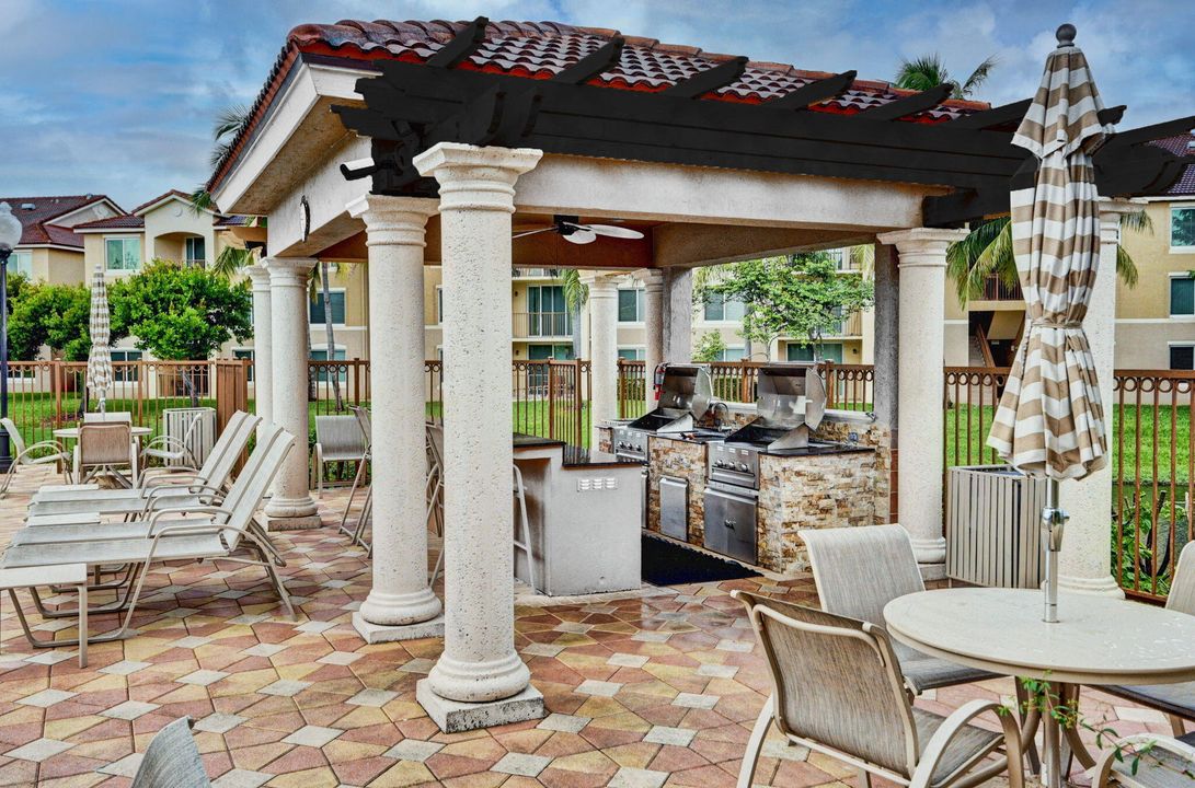 En Venta: $275,000 (2 camas, 2 baños, 1008 Pies cuadrados)