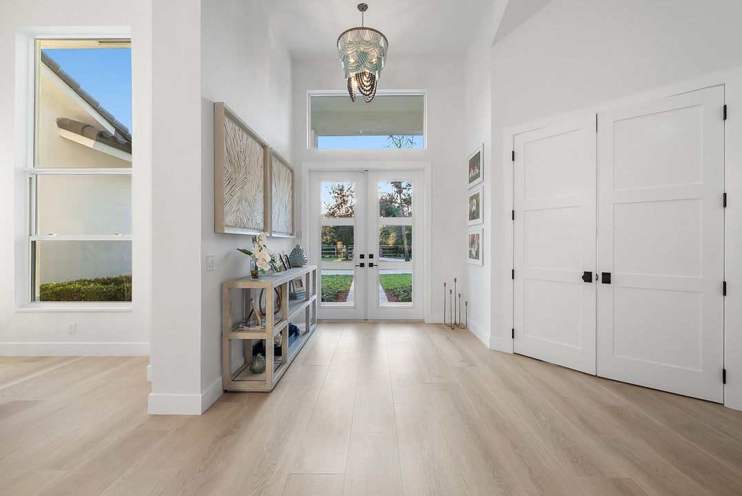 合同活跃: $2,499,000 (5 贝兹, 3 浴室, 3363 平方英尺)