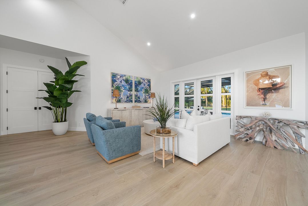 合同活跃: $2,499,000 (5 贝兹, 3 浴室, 3363 平方英尺)