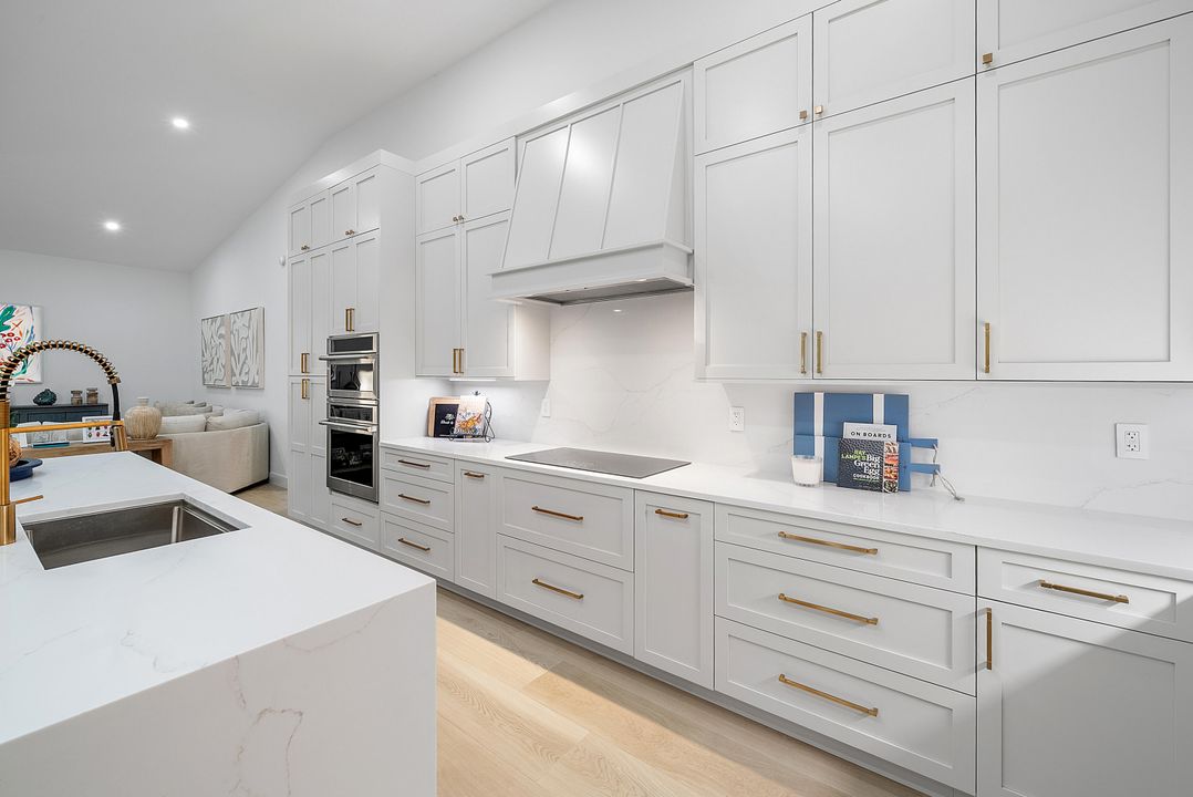 合同活跃: $2,499,000 (5 贝兹, 3 浴室, 3363 平方英尺)