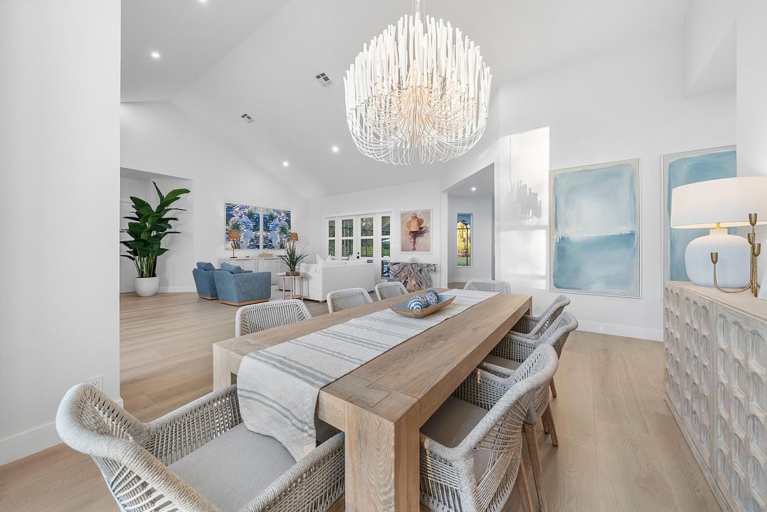 合同活跃: $2,499,000 (5 贝兹, 3 浴室, 3363 平方英尺)