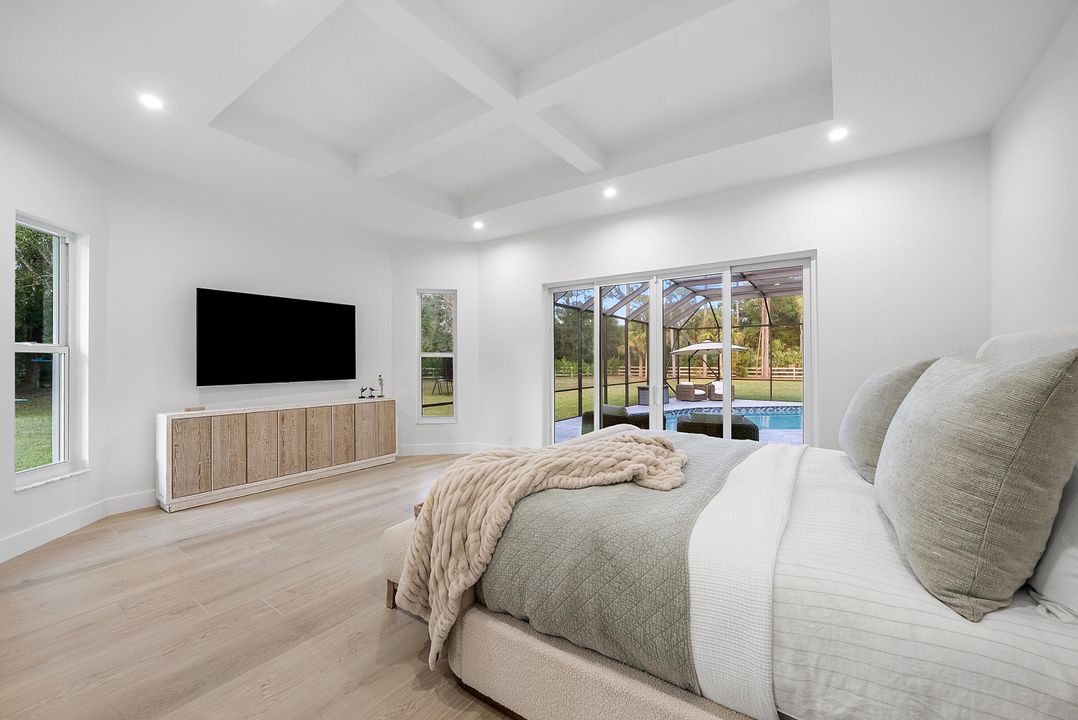 合同活跃: $2,499,000 (5 贝兹, 3 浴室, 3363 平方英尺)