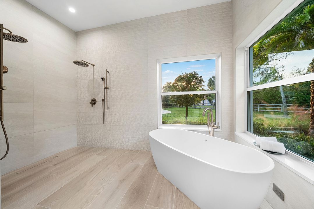 合同活跃: $2,499,000 (5 贝兹, 3 浴室, 3363 平方英尺)