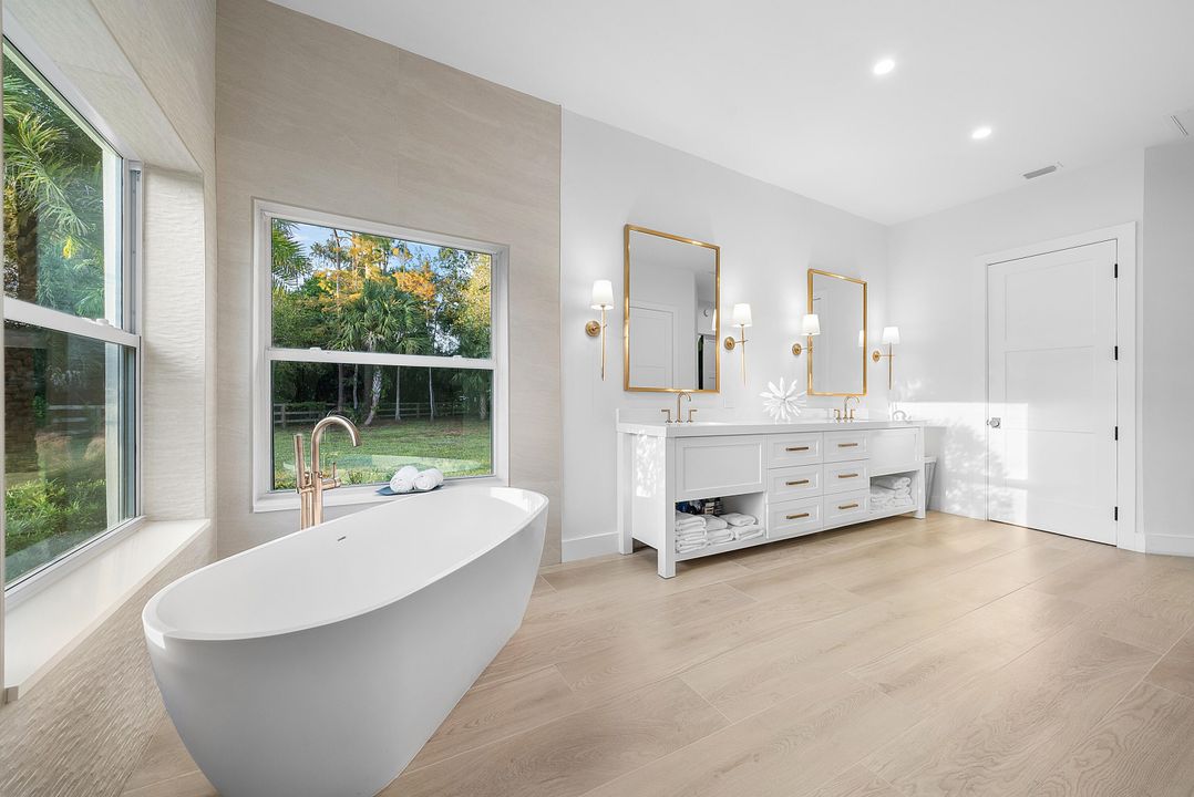 合同活跃: $2,499,000 (5 贝兹, 3 浴室, 3363 平方英尺)