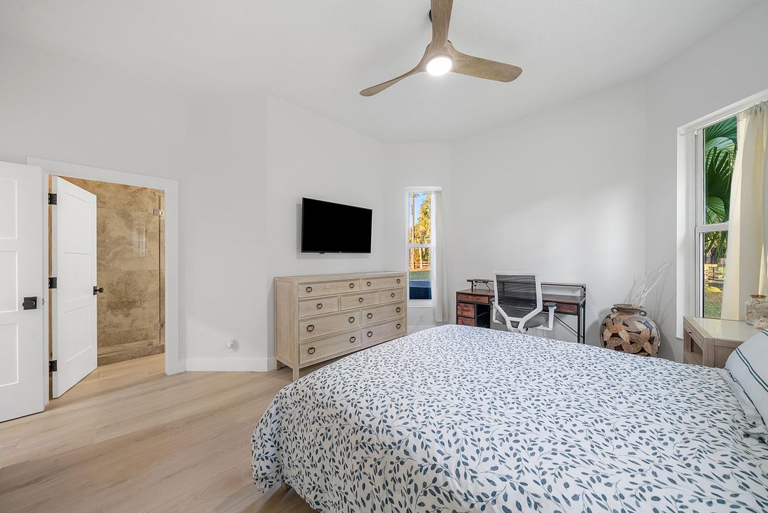 合同活跃: $2,499,000 (5 贝兹, 3 浴室, 3363 平方英尺)