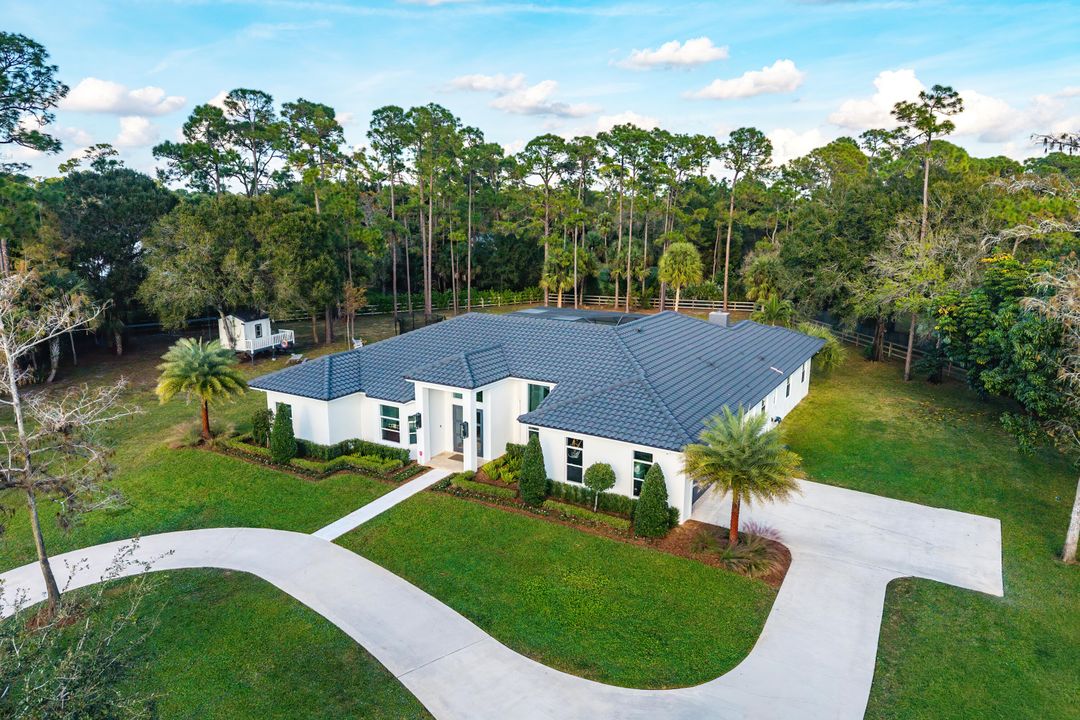 合同活跃: $2,499,000 (5 贝兹, 3 浴室, 3363 平方英尺)