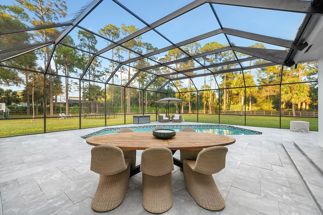 合同活跃: $2,499,000 (5 贝兹, 3 浴室, 3363 平方英尺)