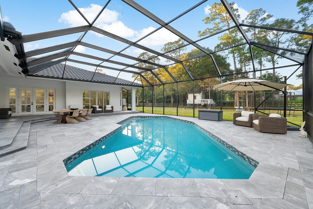 合同活跃: $2,499,000 (5 贝兹, 3 浴室, 3363 平方英尺)