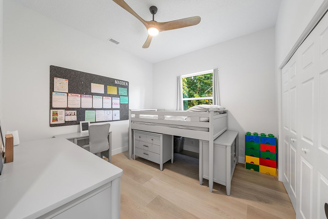 合同活跃: $2,499,000 (5 贝兹, 3 浴室, 3363 平方英尺)