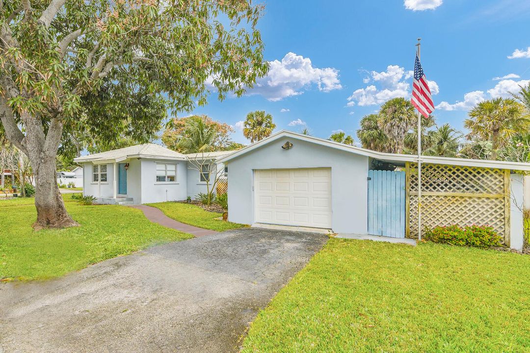 For Sale: $1,000,000 (2 beds, 1 baths, 1404 Square Feet)