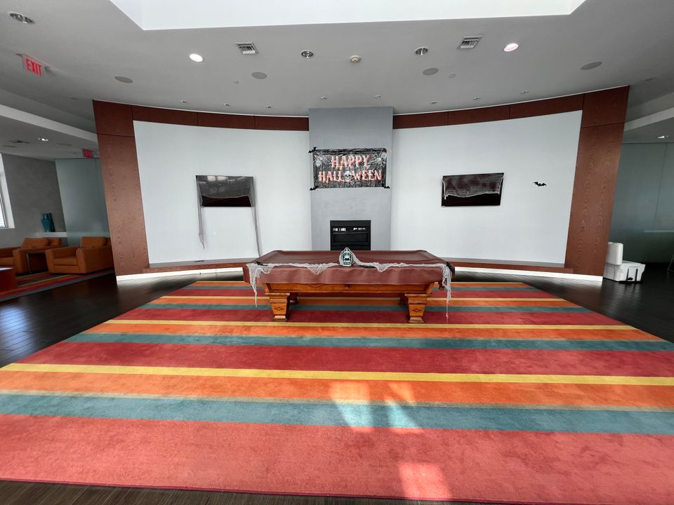 Под контрактом: $2,000 (0 спален, 1 ванн, 774 Квадратных фут)