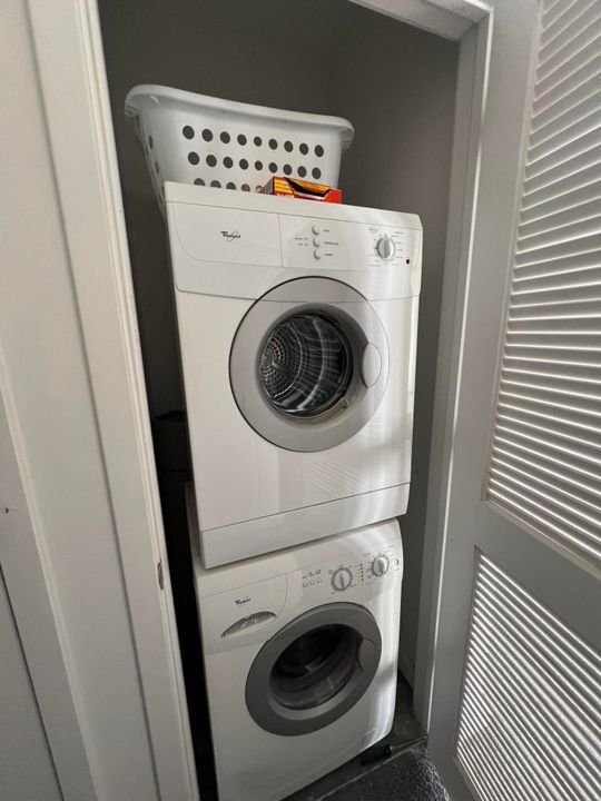 Под контрактом: $2,000 (0 спален, 1 ванн, 774 Квадратных фут)