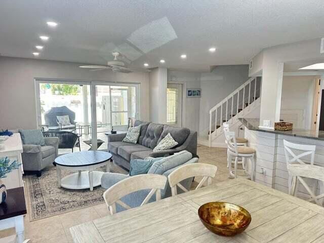 出租: $7,000 (2 贝兹, 2 浴室, 1250 平方英尺)