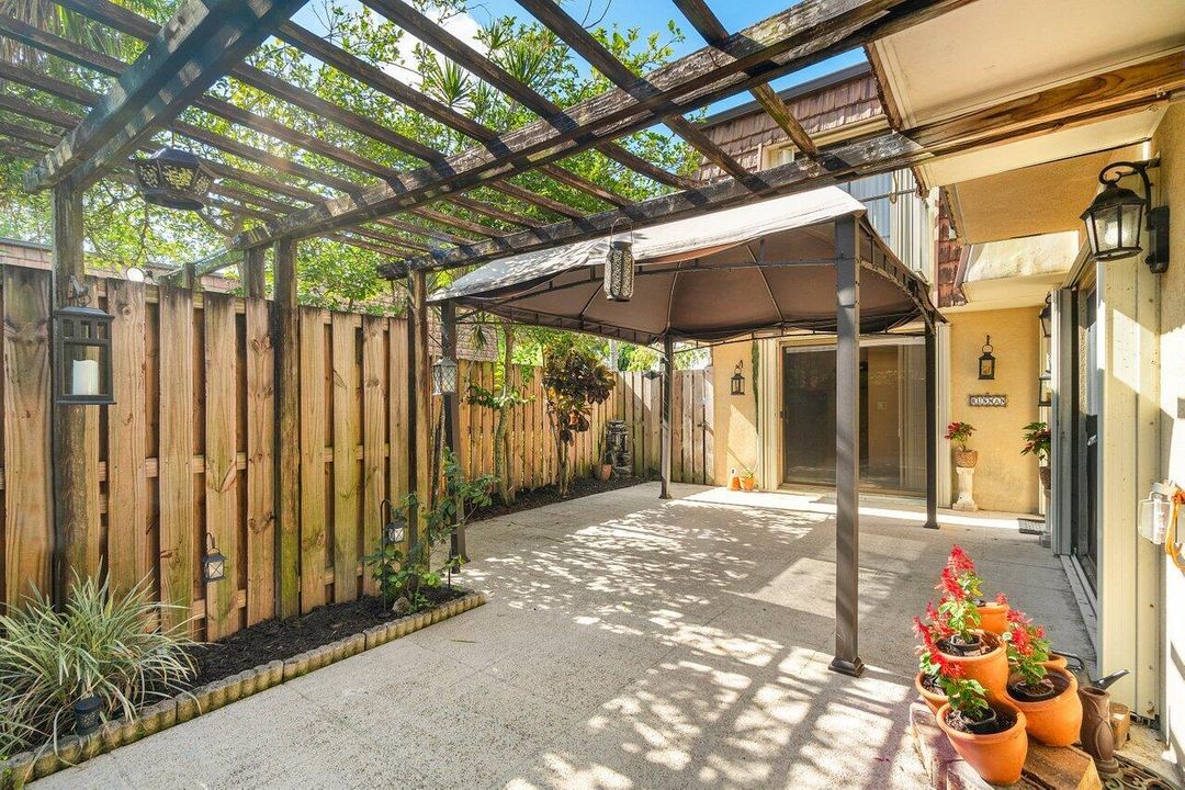 For Sale: $295,000 (3 beds, 2 baths, 1488 Square Feet)